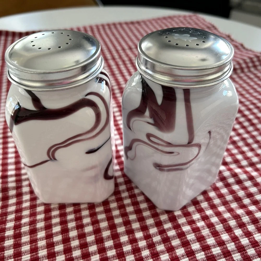 Retro New Salt & Pepper Range Top Shakers Slag Glass Style White w Wine Swirls - Picture 2 of 4